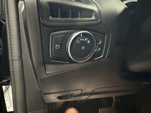 Used 2018 Ford Focus SE image 15