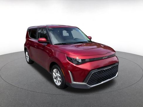 Used 2025 Kia Soul LX w/ LX Technology Package FWD image 3