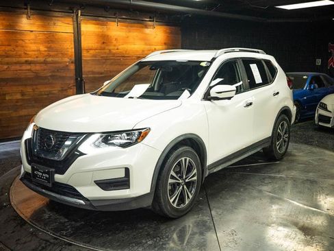 Used 2020 Nissan Rogue SV w/ Premium Package FWD image 2