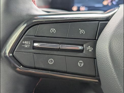 Used 2025 Chevrolet Traverse RS image 18