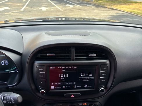 Used 2025 Kia Soul LX w/ LX Technology Package image 17