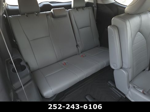 Used 2023 Toyota Highlander XLE FWD image 35