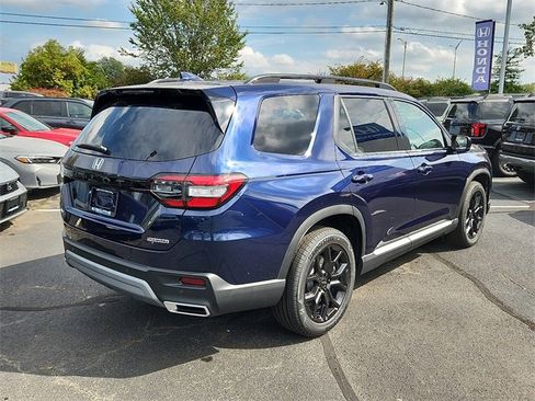 New 2025 Honda Pilot Touring image 6
