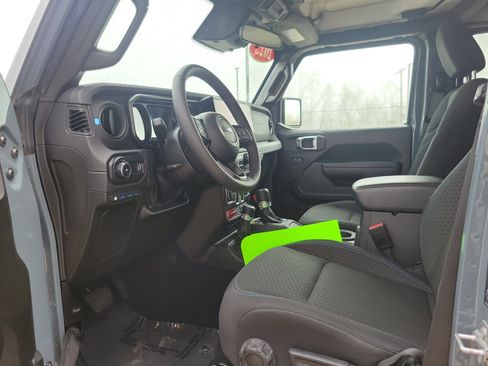 Used 2025 Jeep Wrangler Unlimited Rubicon 4xe w/ Safety Group AWD/4WD image 7