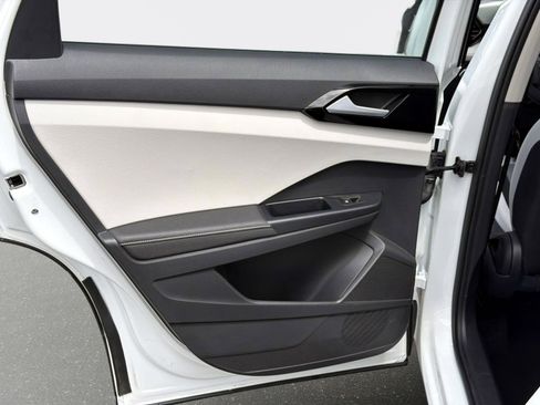 Certified 2025 Volkswagen Taos S FWD image 12