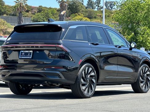 New 2026 Lincoln Nautilus Black Label w/ Jet Appearance Package image 3