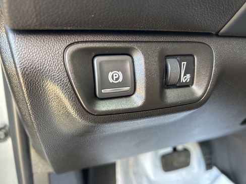 Used 2023 GMC Acadia SLT image 12