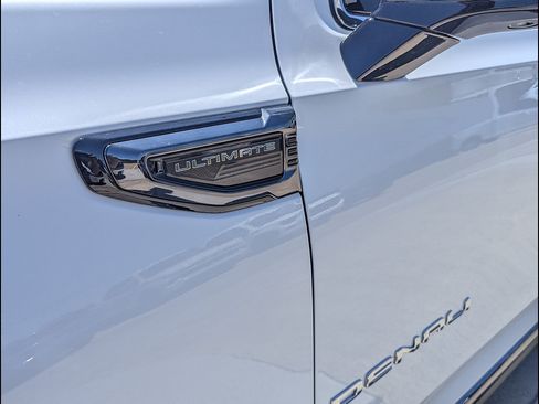 New 2026 GMC Yukon XL Denali Ultimate AWD/4WD image 11