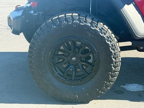 Used 2025 Jeep Wrangler Unlimited Rubicon image 10