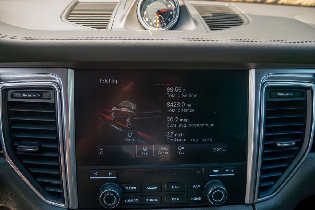 Used 2018 Porsche Macan AWD/4WD image 14