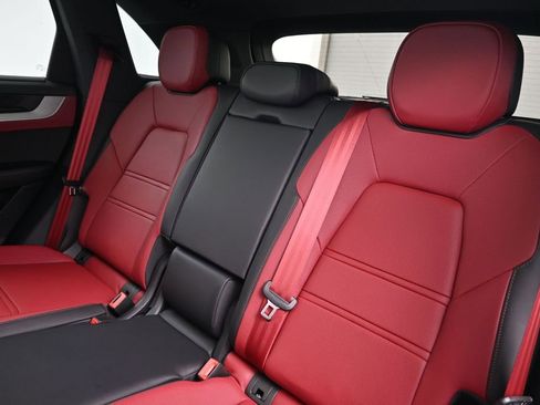 Certified 2026 Porsche Cayenne S AWD/4WD image 6
