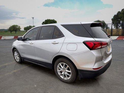 Used 2022 Chevrolet Equinox LS w/ LS Convenience Package FWD image 4