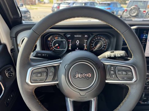 Used 2024 Jeep Wrangler Unlimited Sahara w/ Technology Group AWD/4WD image 21