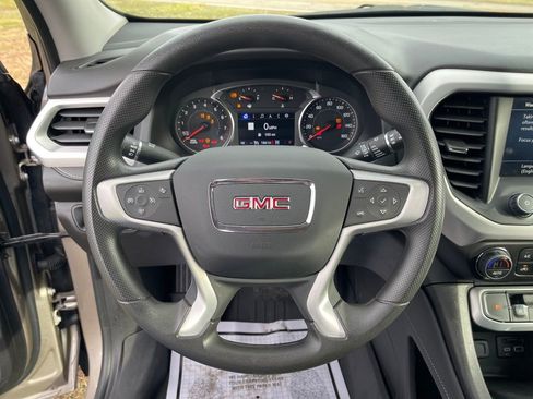 Used 2023 GMC Acadia SLE w/ Driver Convenience Package image 14