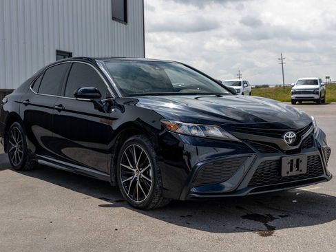 Used 2023 Toyota Camry SE w/ Audio Upgrade Package FWD image 5