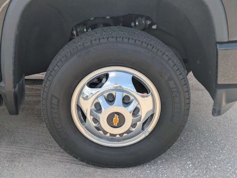 Used 2023 Chevrolet Silverado 3500 High Country AWD/4WD image 10
