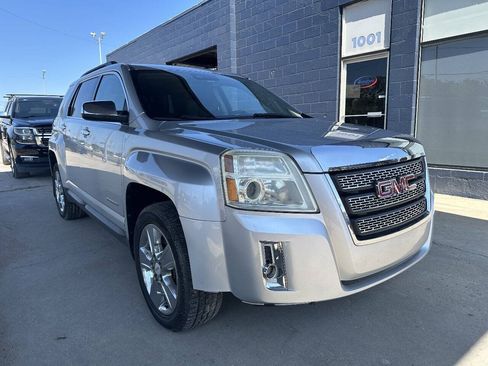 Used 2015 GMC Terrain SLT w/ Chrome Appearance Package FWD image 2