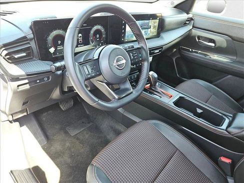 Used 2025 Nissan Kicks SR w/ Illumination Package image 27