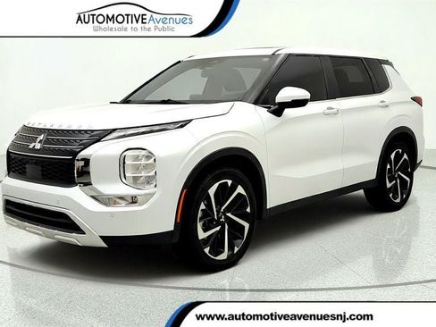 Used 2024 Mitsubishi Outlander SE Black Edition FWD image 1