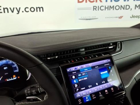 Used 2024 Jeep Grand Cherokee L Limited w/ Luxury Tech Group II AWD/4WD image 24