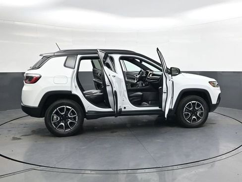 Used 2024 Jeep Compass Trailhawk image 43