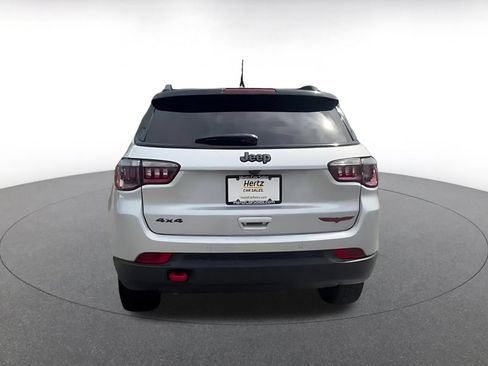 Used 2025 Jeep Compass Trailhawk AWD/4WD image 12