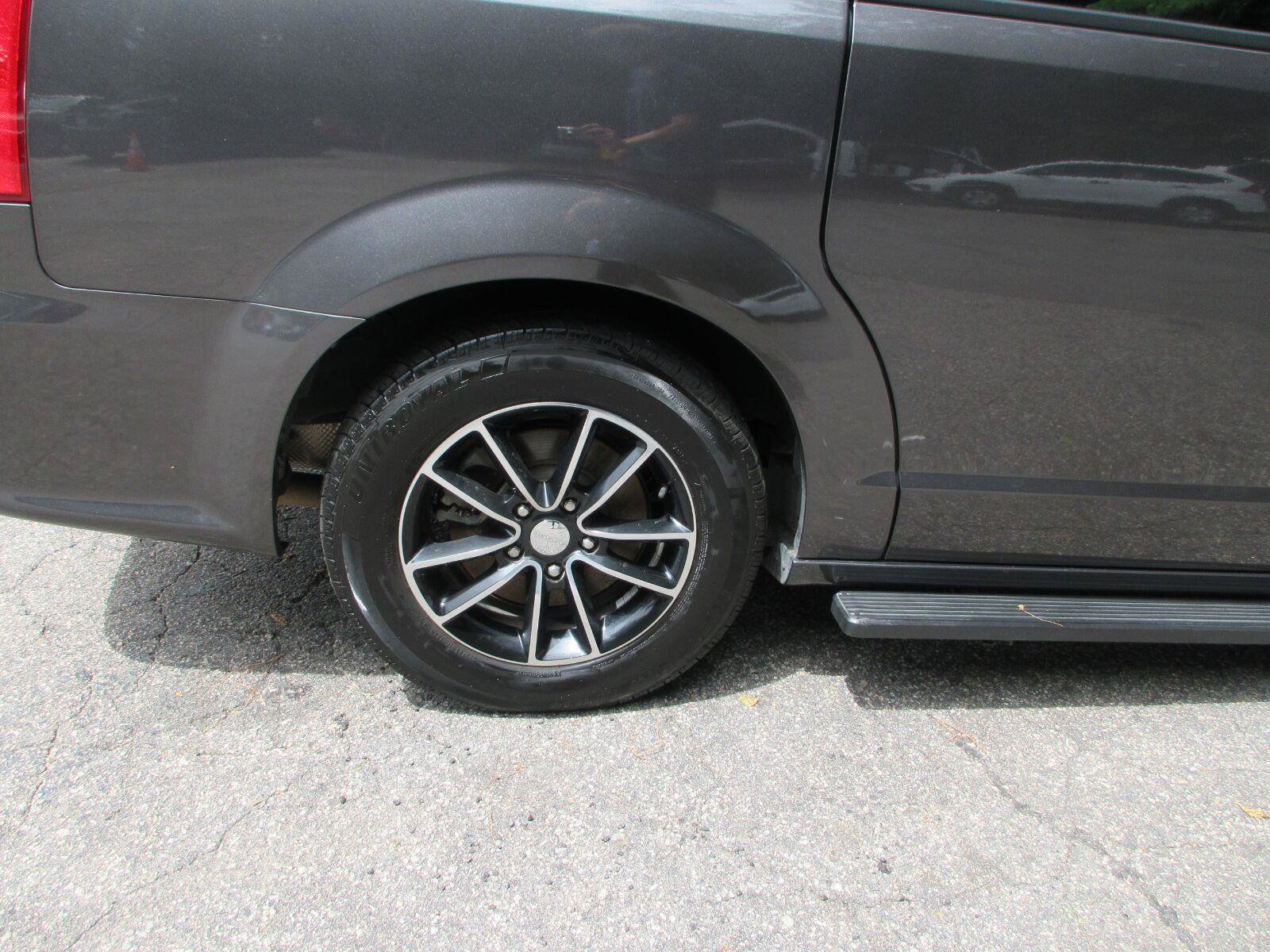 Used 2018 Dodge Grand Caravan GT FWD image 21