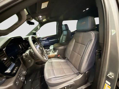 Used 2024 Chevrolet Silverado 1500 High Country w/ Technology Package image 25