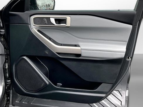 Used 2023 Ford Explorer XLT w/ Equipment Group 202A image 27