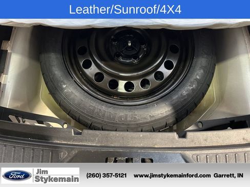Used 2023 Ford Explorer XLT AWD/4WD image 16