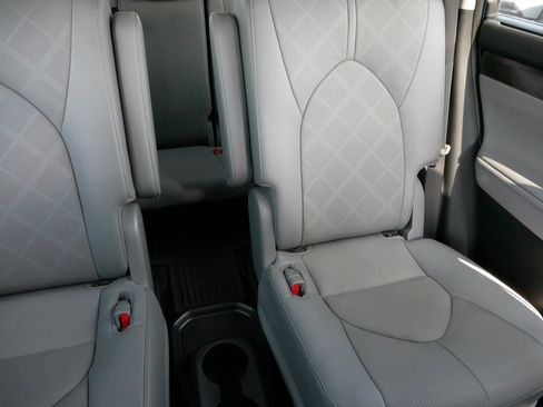 Used 2023 Toyota Highlander Platinum image 14
