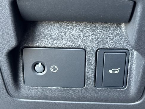 Used 2026 Land Rover Range Rover Velar S image 32