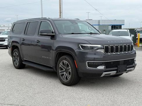 Used 2024 Jeep Wagoneer L Series II w/ Flexible Seating Group AWD/4WD image 8
