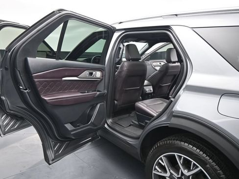 Used 2025 Ford Explorer Platinum w/ Ultimate Package AWD/4WD image 18