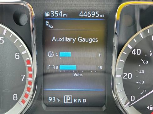 Used 2019 Nissan Titan SV w/ SV Convenience Package RWD image 15