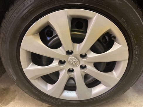 Used 2021 Toyota Corolla LE image 4