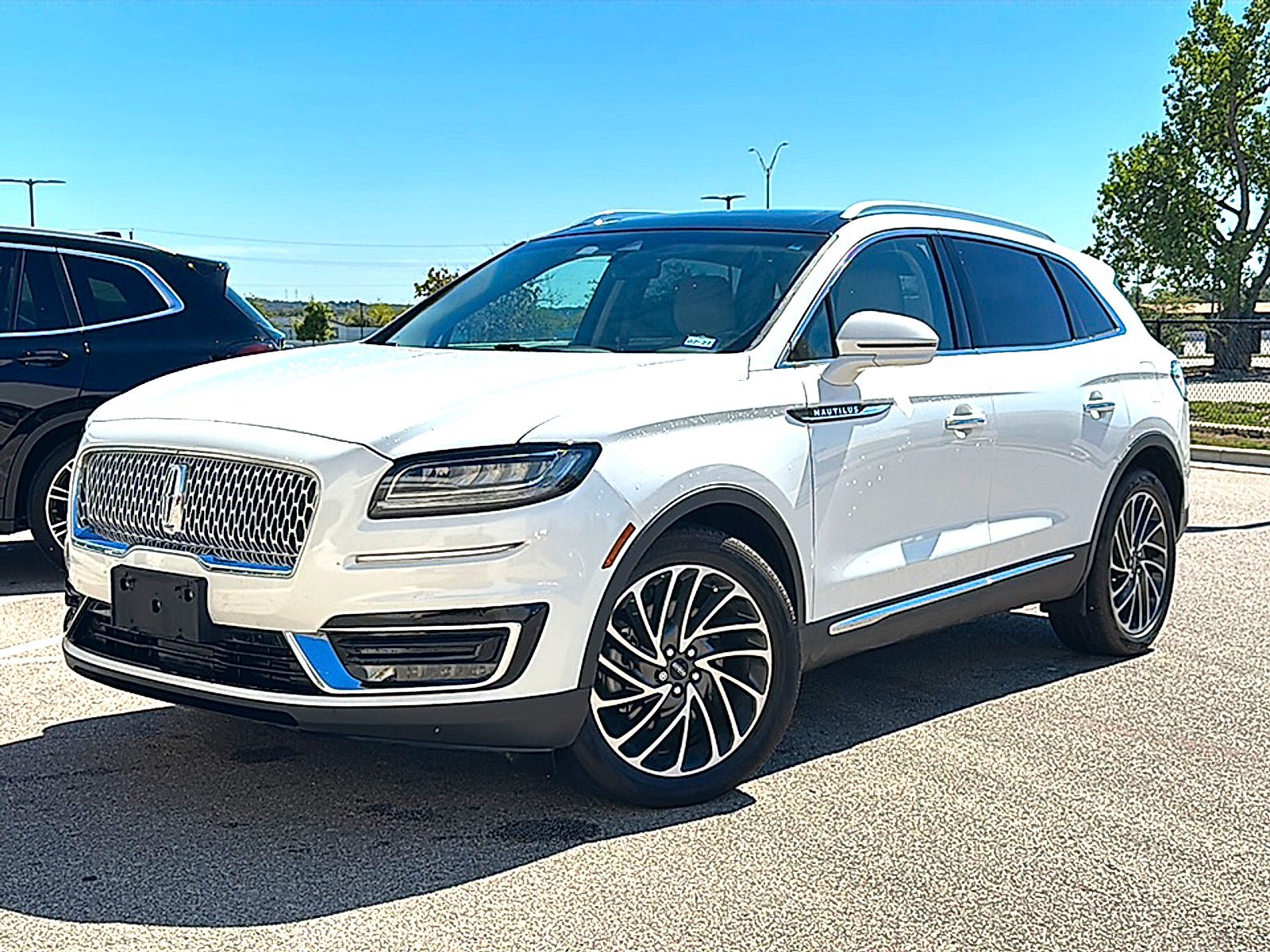 Used 2020 Lincoln Nautilus Reserve FWD image 2