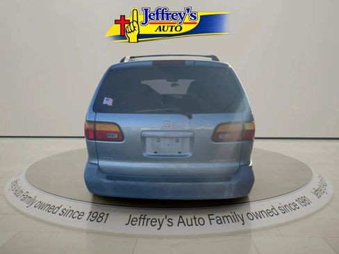 Used 2000 Toyota Sienna LE image 5