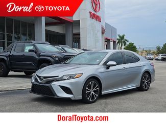 Used 2020 Toyota Camry SE image 1