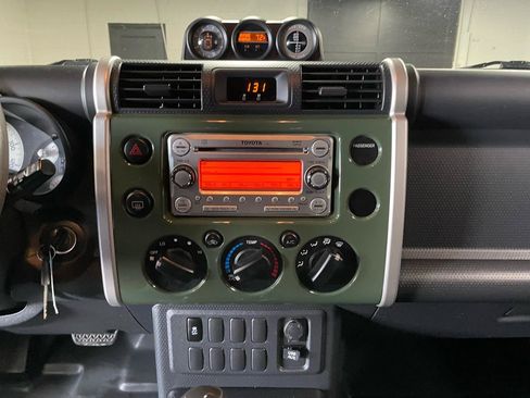 Used 2014 Toyota FJ Cruiser 4WD w/ Convenience Package image 16