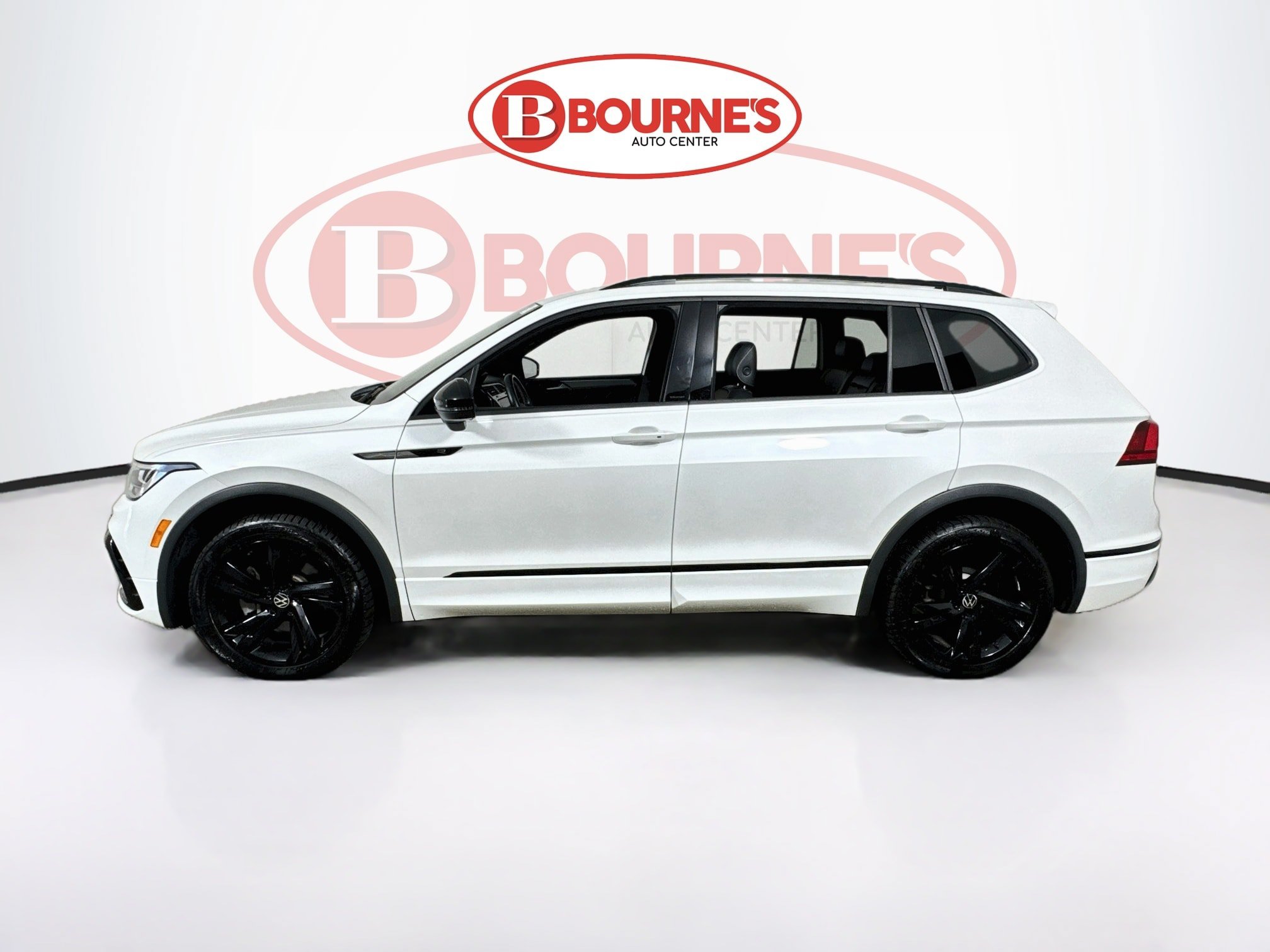 Used 2023 Volkswagen Tiguan SE R-Line AWD/4WD image 8