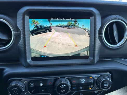 Used 2023 Jeep Wrangler Unlimited Sahara w/ Cold Weather Group AWD/4WD image 30