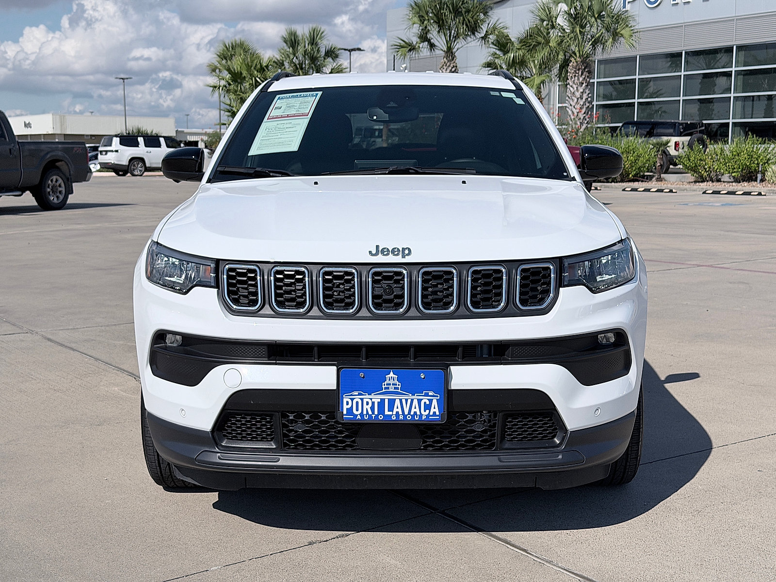 Used 2024 Jeep Compass Latitude w/ Convenience Group AWD/4WD image 2