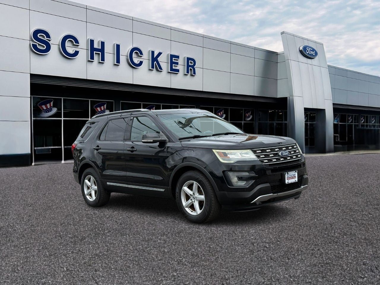 Used 2016 Ford Explorer XLT w/ Equipment Group 202A AWD/4WD image 1