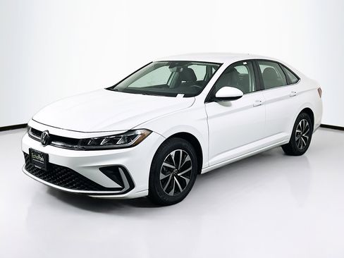 Used 2025 Volkswagen Jetta S image 3