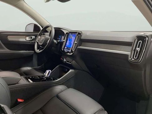 Used 2025 Volvo XC40 B5 Plus image 76