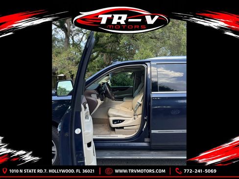 Used 2017 Cadillac Escalade ESV Luxury AWD/4WD image 9