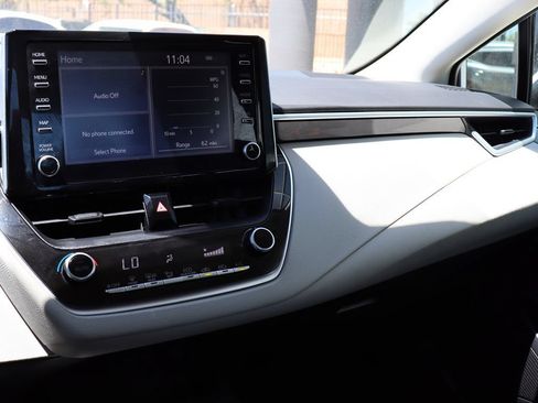 Used 2020 Toyota Corolla LE FWD image 43