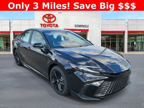 Used 2026 Toyota Camry SE image 2