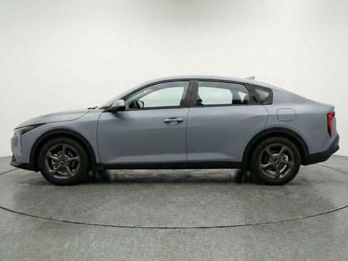 Used 2025 Kia K4 LXS image 5